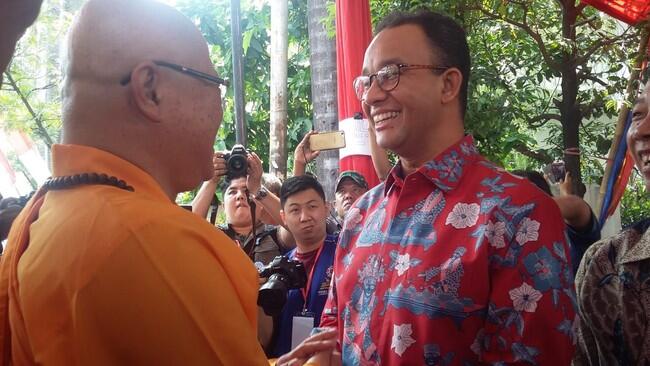 Rayakan Waisak, Anies Minta Sering Diundang di Acara Umat Buddha