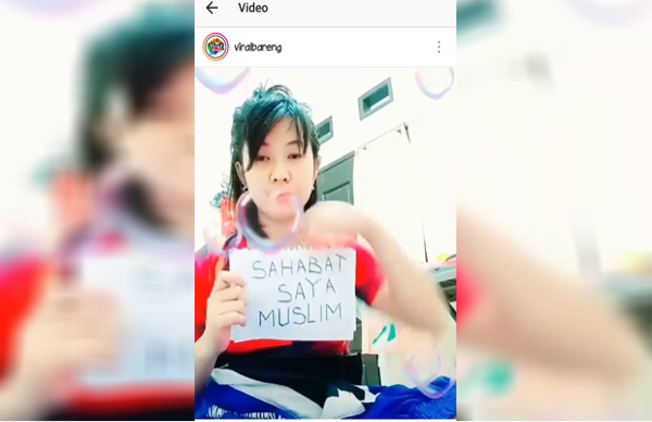 Gadis Nasrani Ini Tolak Sebut Islam Teroris, Lihat Aksinya