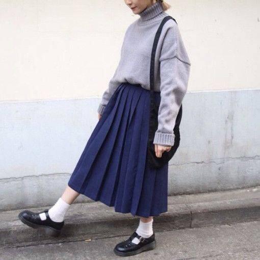 Lebih Kalem dan Girly, Inspirasi Midi Skirt Ini Layak Dicoba di Bulan Baik Ini