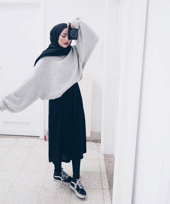 Lebih Kalem dan Girly, Inspirasi Midi Skirt Ini Layak Dicoba di Bulan Baik Ini