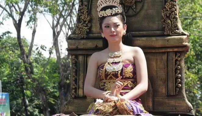 Tanpa Operasi Plastik, Inilah Rahasia Cantik Ala Permaisuri Cantik Dari Jawa