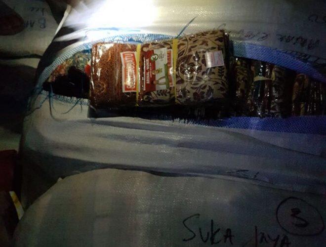 Politik Truk Logistik Sarung Diamankan Warga Lampung