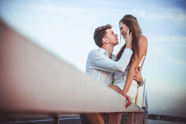 Girls, Ini 5 Keuntungan yang Kamu Dapat Saat Punya Pacar Super Sibuk!