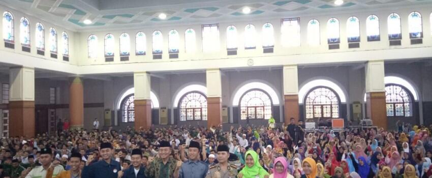 Saat Perempuan Bercadar Jawab Tantangan Menpora Hafalkan Pembukaan UUD