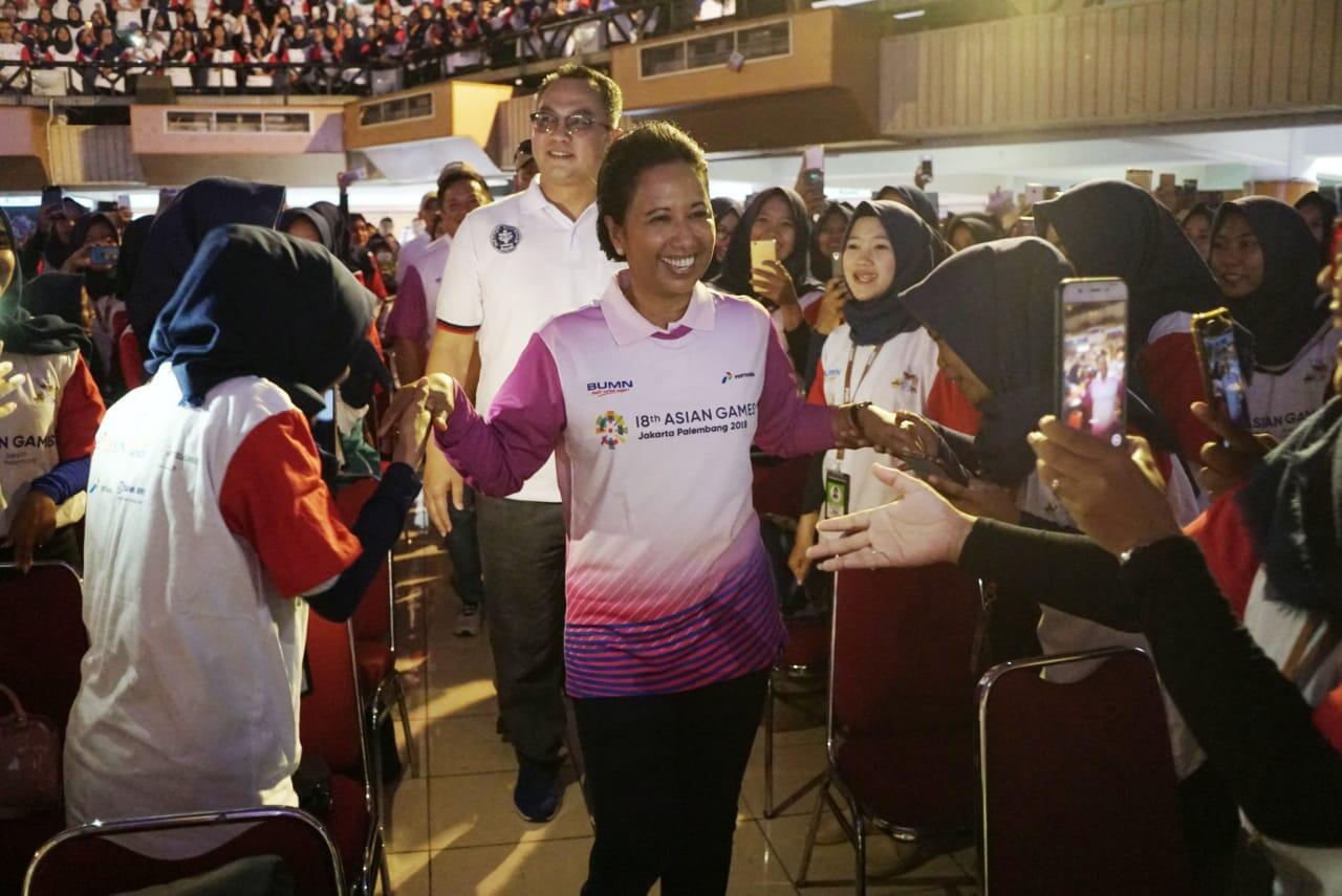 Kepada 1.000 Agen Mekaar, Menteri Rini: Anak Muda harus Bangkit dan Berdaya