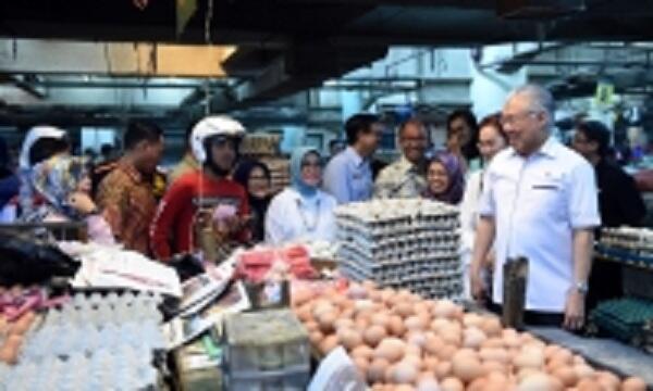 Blusukan ke Pasar Rakyat di Bandung, Mendag: Jaga Stabilitas Harga Bapok