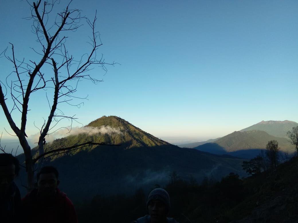 Simak Fakta Berikut Sebelum Mendaki ke Kawah Ijen