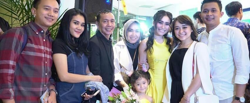 10 Keseruan Premiere Film Baru Ayu Ting Ting 'Dimsum Martabak'