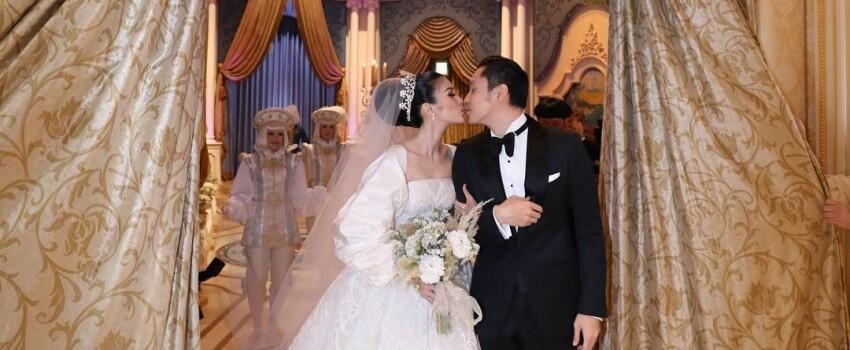 Adu Gaya Mesra Nindy Parasady dan Sandra Dewi Saat Bersama Suami