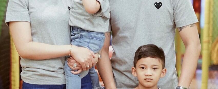 Adu Gaya Mesra Nindy Parasady dan Sandra Dewi Saat Bersama Suami