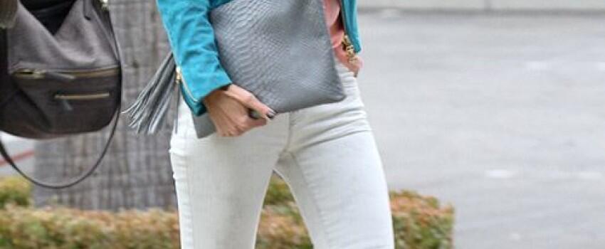 12 Gaya Inspirasi Celana Jeans ala Supermodel Alessandra Ambrosio