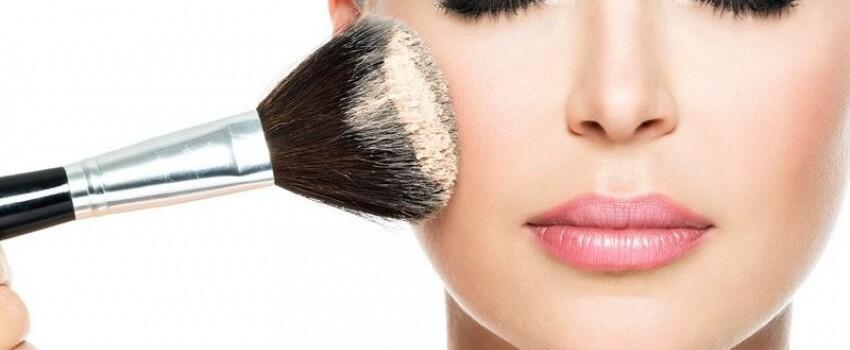 Girls, Ini 6 Keistimewaan Bedak Tabur di Banding Bedak Padat