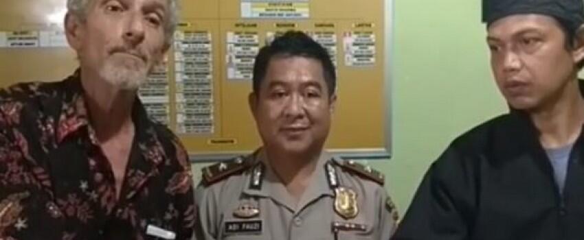 Bule Marah karena Suara Salawat di Musala Akhirnya Minta Maaf