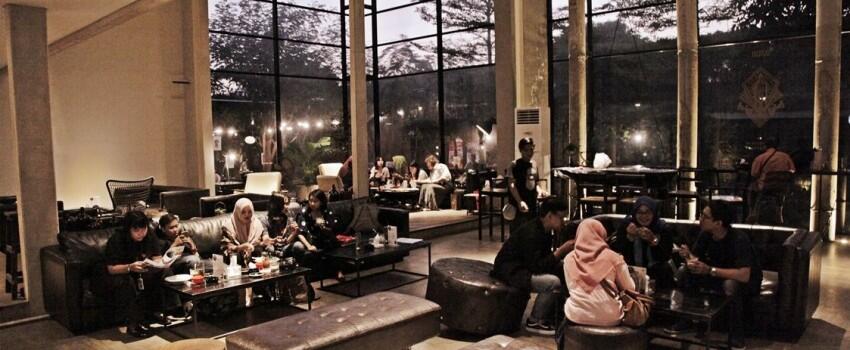 13 Potret Buro Bars & Garden, Serunya Nongkrong di Kebun Fancy