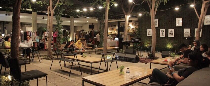 13 Potret Buro Bars & Garden, Serunya Nongkrong di Kebun Fancy