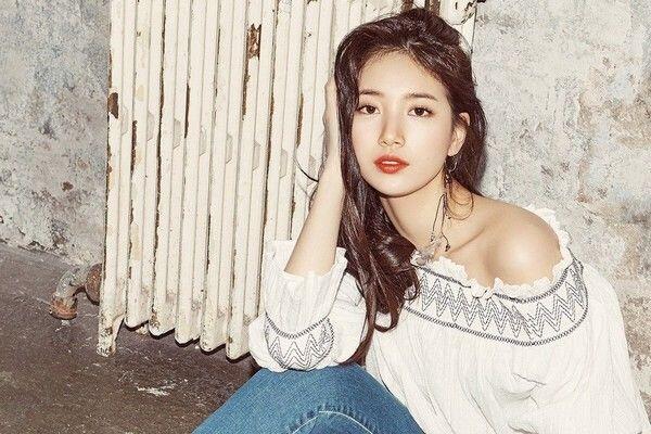 10 Ide Mix and Match Jeans ala Bae Suzy untuk Tampil Simpel