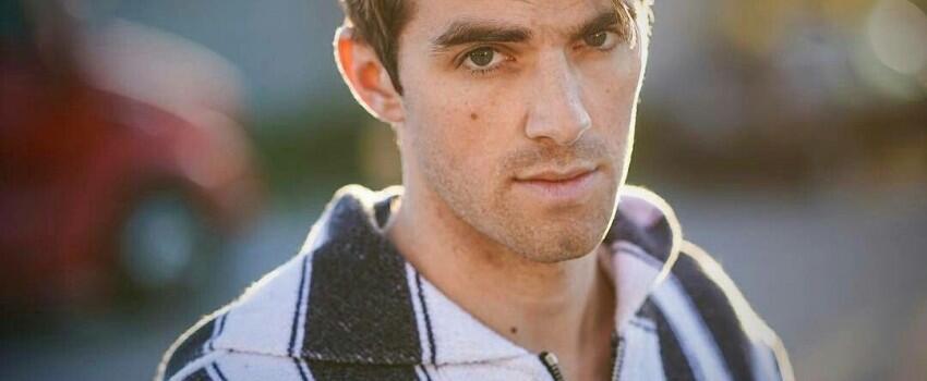 11 Potret Andrew Taggart, Personil The Chainsmokers yang Swag Abis