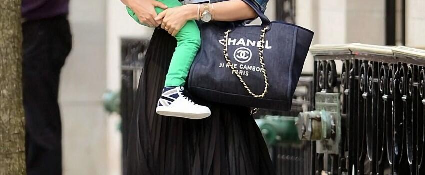 10 Inspirasi Rok ala Miranda Kerr, Stylish Buat Berbagai Aktivitas