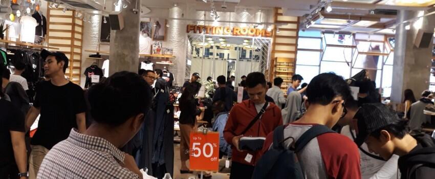 Terakhir Midnight Sale Pengunjung Kecewa Diskonan hanya 30 Persen