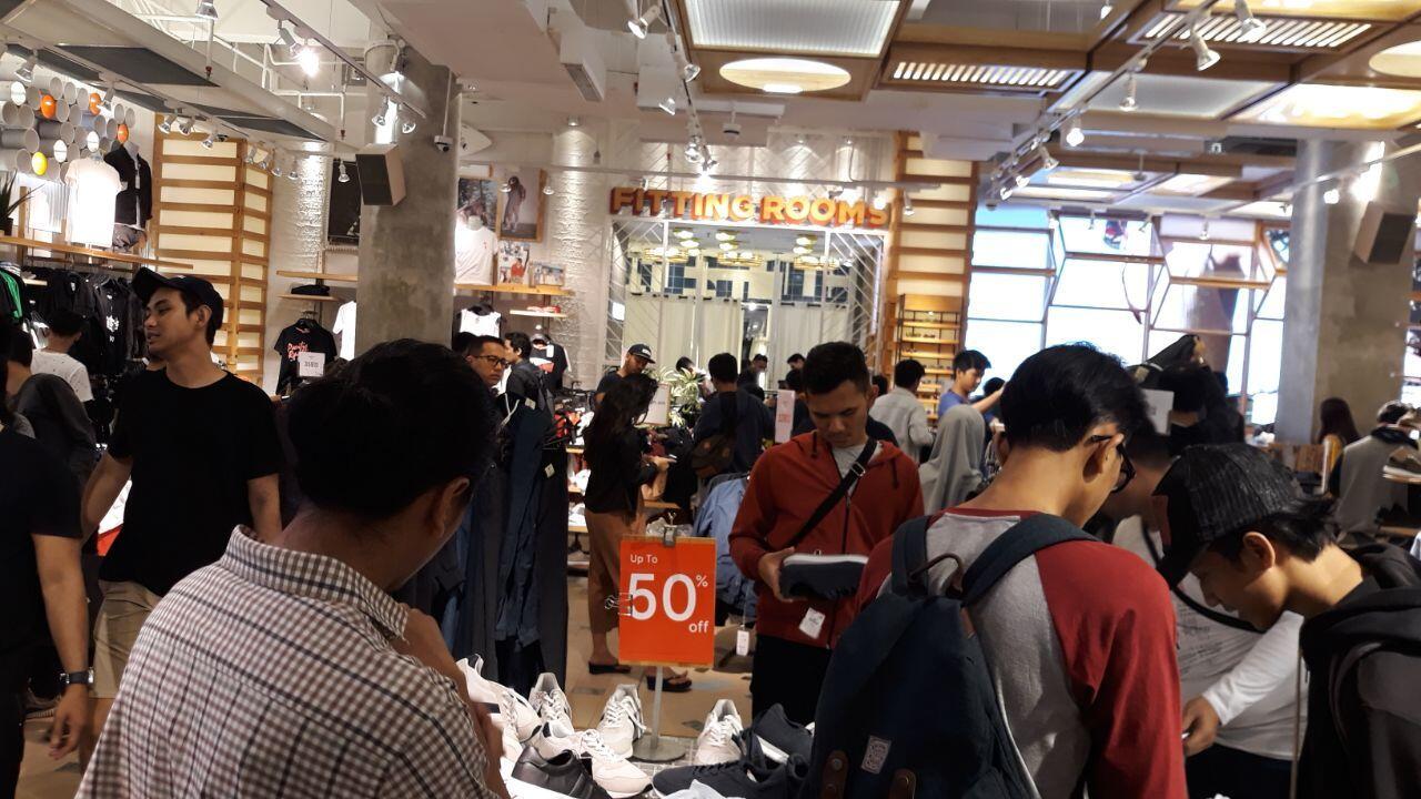 Terakhir Midnight Sale Pengunjung Kecewa Diskonan hanya 30 Persen