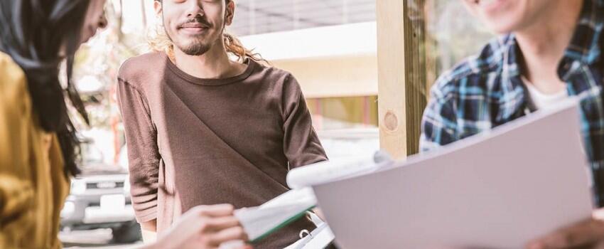 Ini 7 Alasan Kenapa Millennials Suka Mengerjakan Tugas di Kafe