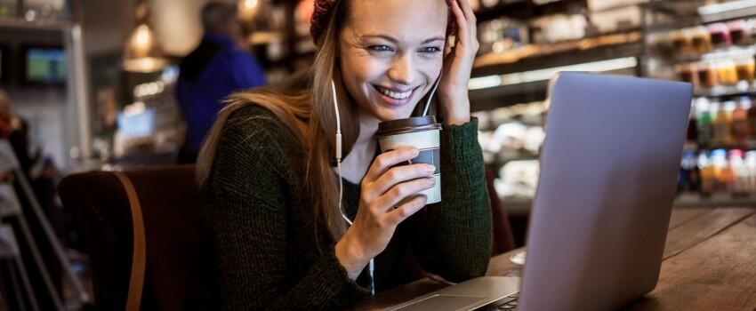Ini 7 Alasan Kenapa Millennials Suka Mengerjakan Tugas di Kafe