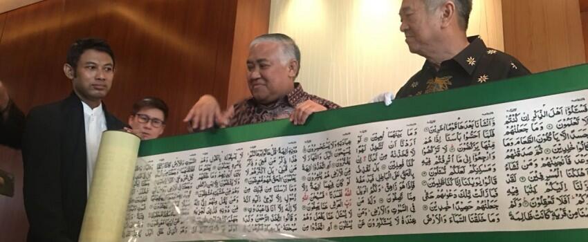 Presiden Jokowi Terima Mushaf Alquran Sulaman Pertama di Dunia