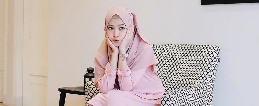 10 Style ala Selebgram Sari Endah Pratiwi, Bisa Ditiru Buat Ngampus