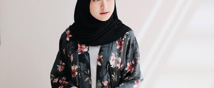 10 Style ala Selebgram Sari Endah Pratiwi, Bisa Ditiru Buat Ngampus