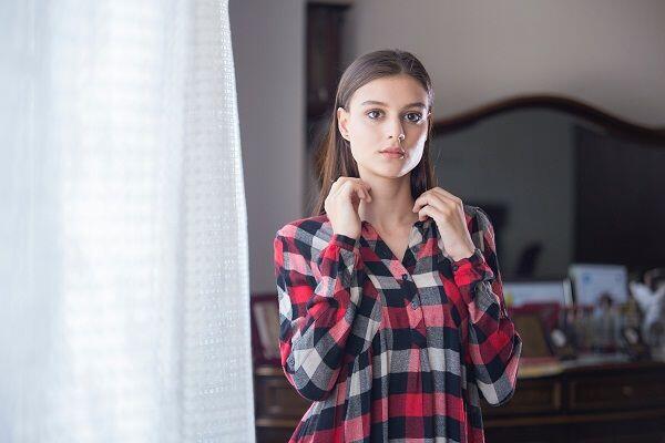 Biar Terlihat Lebih Berisi, Ini 7 Tips Berpakaian Untuk Cewek Ramping