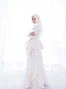 Gaya Busana Hijab Laudya Cynthia Bella Cocok Untuk Baju Baru Lebaran Kamu!! 
 