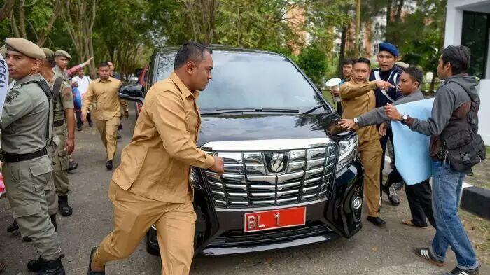 Bikin Geleng Kepala!!jauh Beda Gaya Hidup Istri Pejabat Kita dan Luar Negeri. 