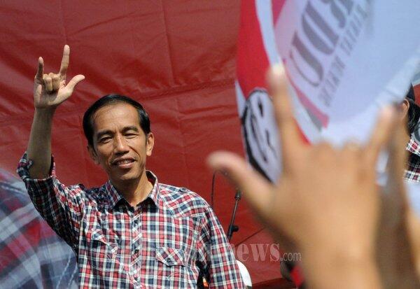 Pose Salam Metal, Bupati Purbalingga yang Kena OTT Tiba di KPK