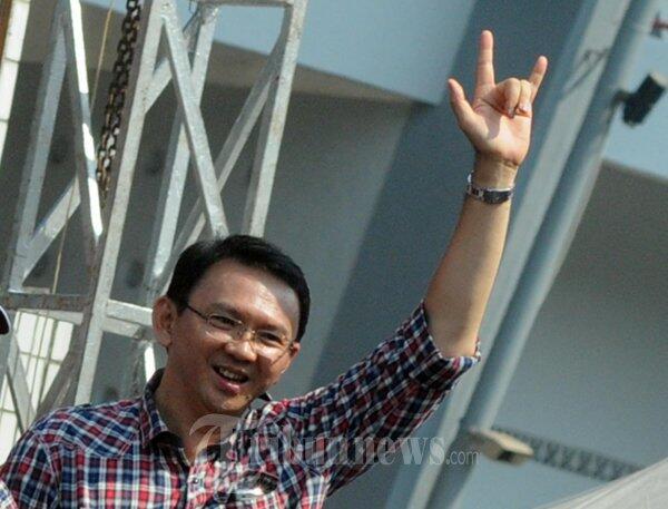 Pose Salam Metal, Bupati Purbalingga yang Kena OTT Tiba di KPK