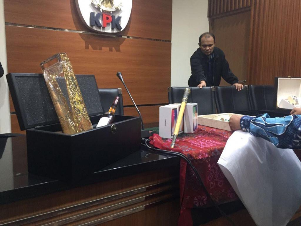 Mendagri Laporkan Gratifikasi Keris Komando Kerajaan Majapahit