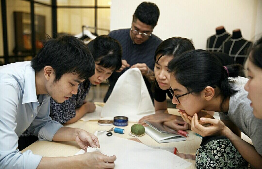 Mau Jadi Desainer tanpa Sekolah Desain? Ikutin Cara-cara ini!