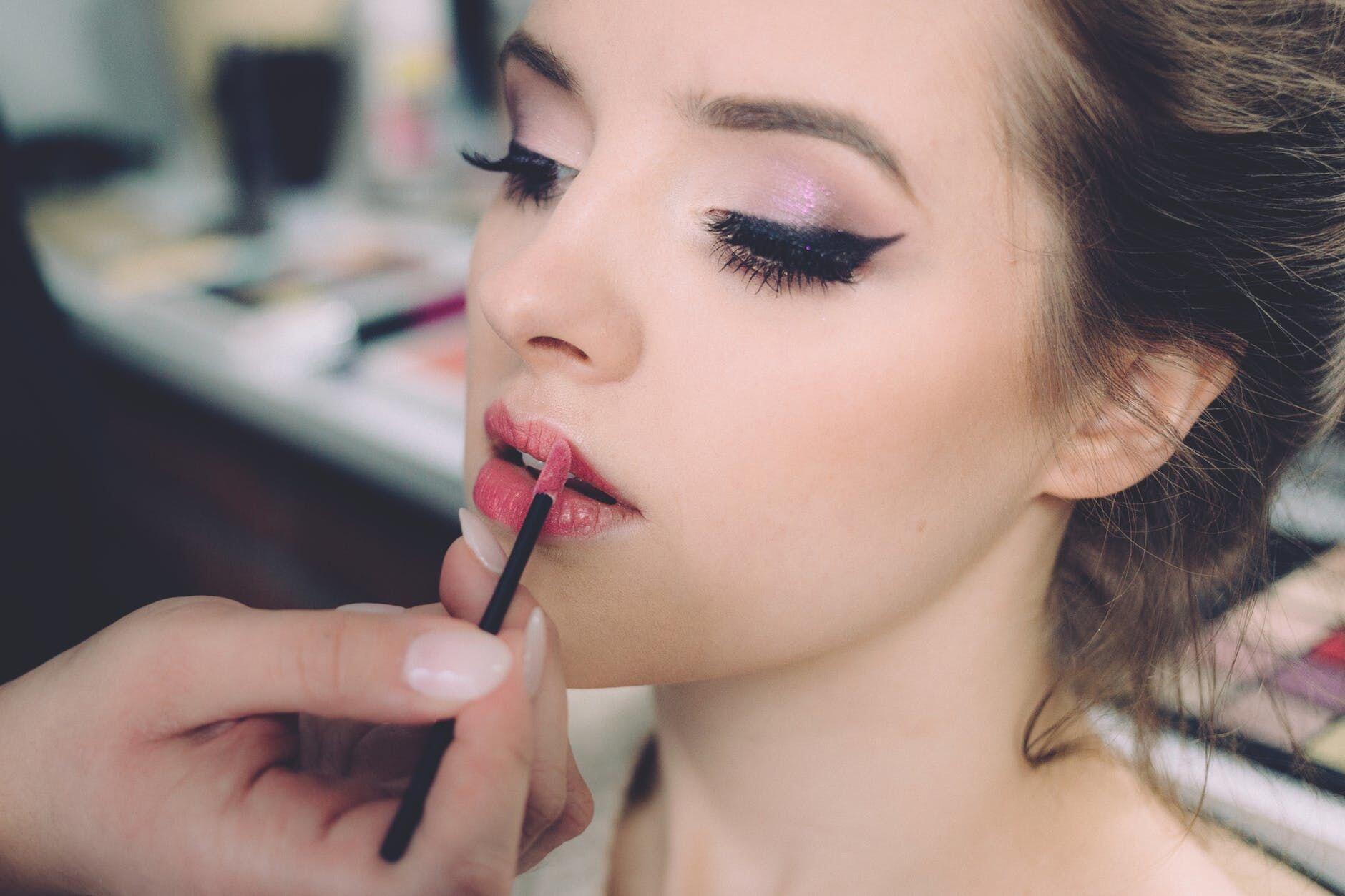 Ini 7 Alasan Kenapa Lipcream Lebih Diminati Ketimbang Lipstik