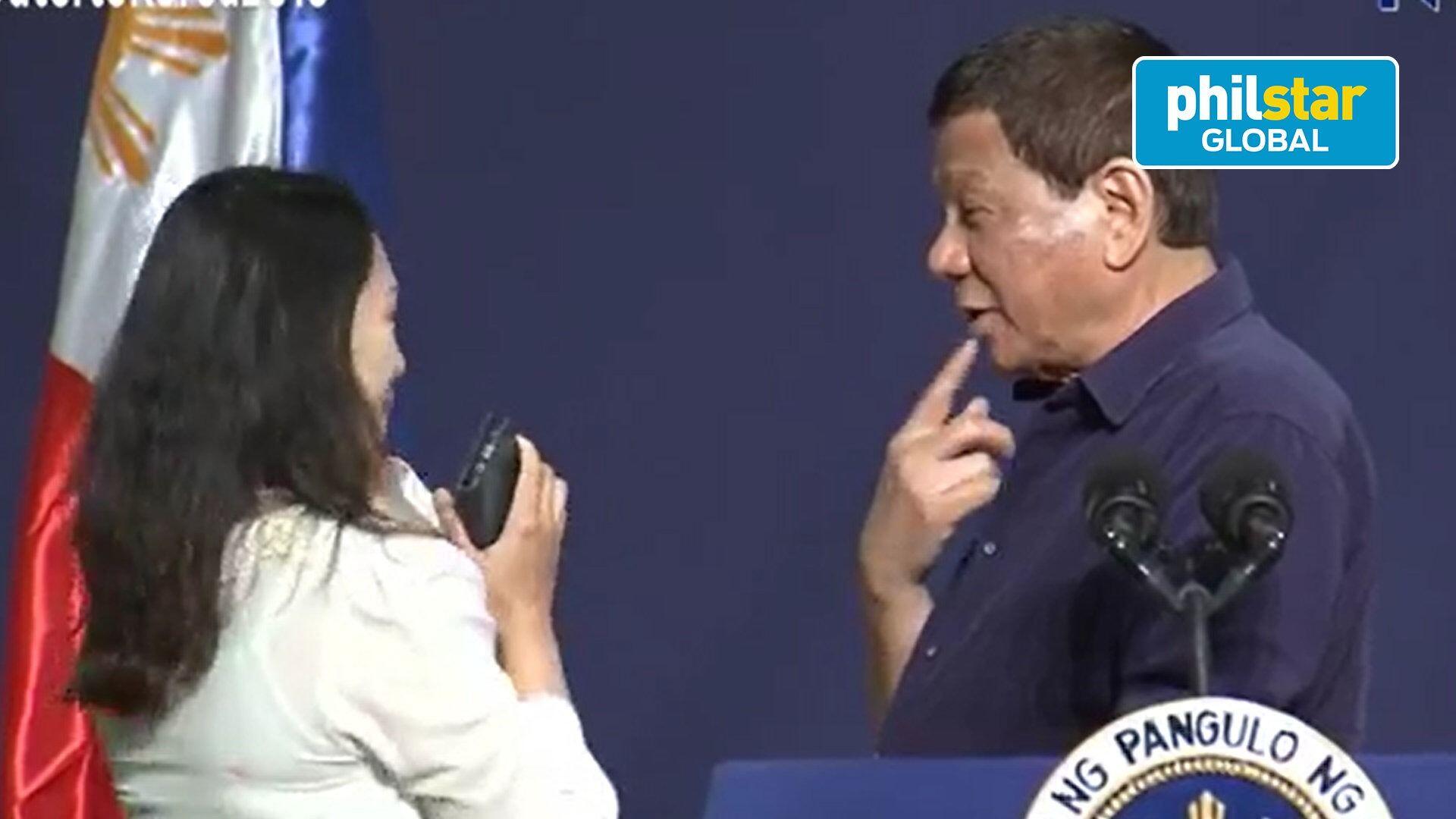 Cium Perempuan, Jubir Duterte Sebut Tak Ada Masalah