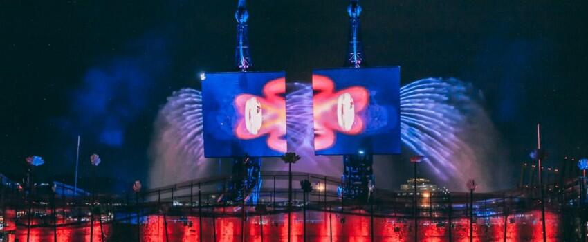 9 Potret Cantiknya Crane Dance Singapura, Mendadak Jadi Spot Romantis