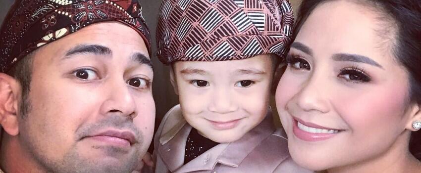 Makin Kompak, 10 Selfie Raffi, Gigi, Rafathar yang Bikin Super Gemas
