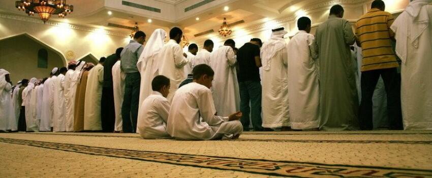 Ini 6 Tipe Cowok Saat Jadi Makmum Ketika Salat Tarawih