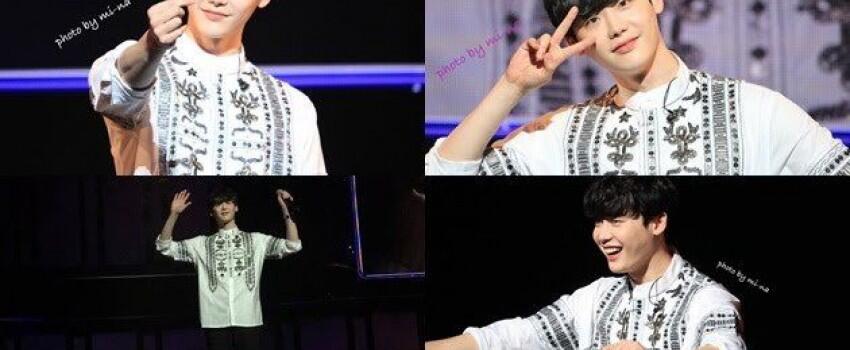 10 Potret Menawan Artis Korea Pakai Baju Koko, Adem Banget Lihatnya!