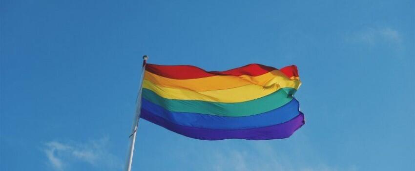 Pengadilan Uni Eropa Kabulkan Hak Pasangan Gay untuk Tinggal Bersama