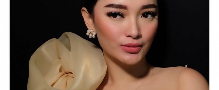 Sering Dibilang Mirip, 10 Beda Gaya Siti Badriah dan Zaskia Gotik