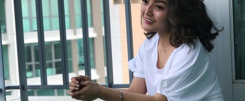 Sering Dibilang Mirip, 10 Beda Gaya Siti Badriah dan Zaskia Gotik