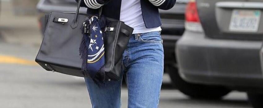 10 Gaya Inspirasi dengan Jeans ala Supermodel Alessandra Ambrosio, Kece!