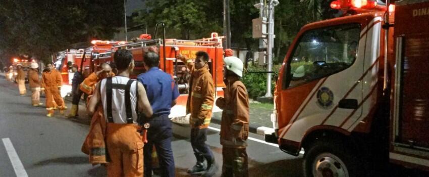 Kebakaran di Gedung Annex, 20 Mobil Pemadam Dikerahkan