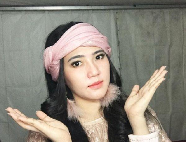 Via Vallen Dilecehkan Pesepak Bola, Siapa?