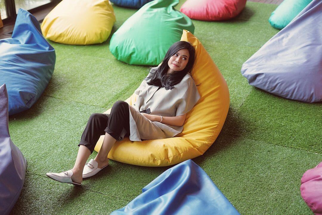 10 Style Kasual ala Hanggini, Bikin Gaya Santaimu Jadi Makin Kece