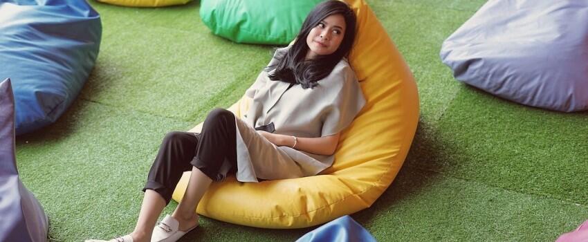 10 Style Kasual ala Hanggini, Bikin Gaya Santaimu Jadi Makin Kece